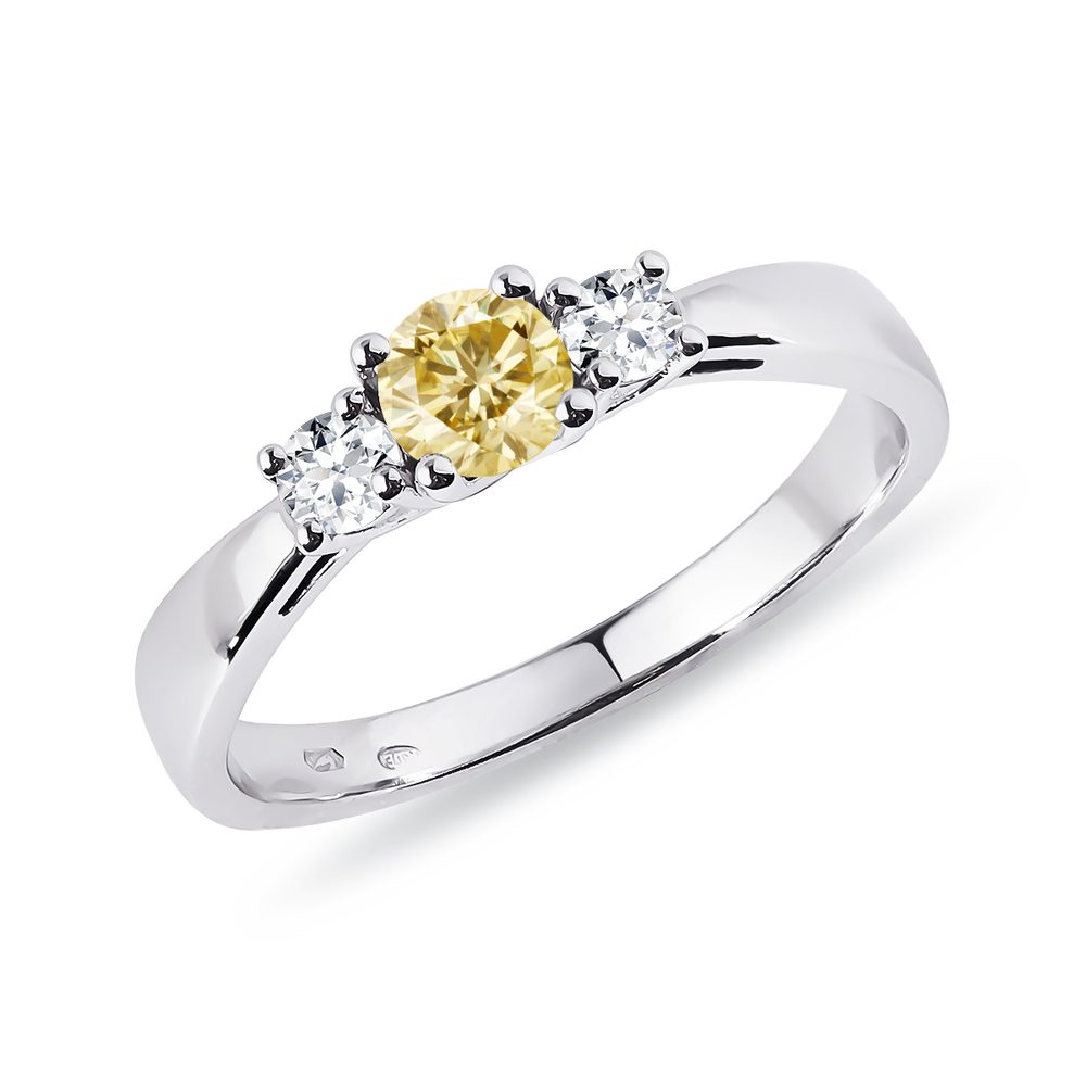 E-shop Prsten z bílého zlata se žlutým a čirými diamanty