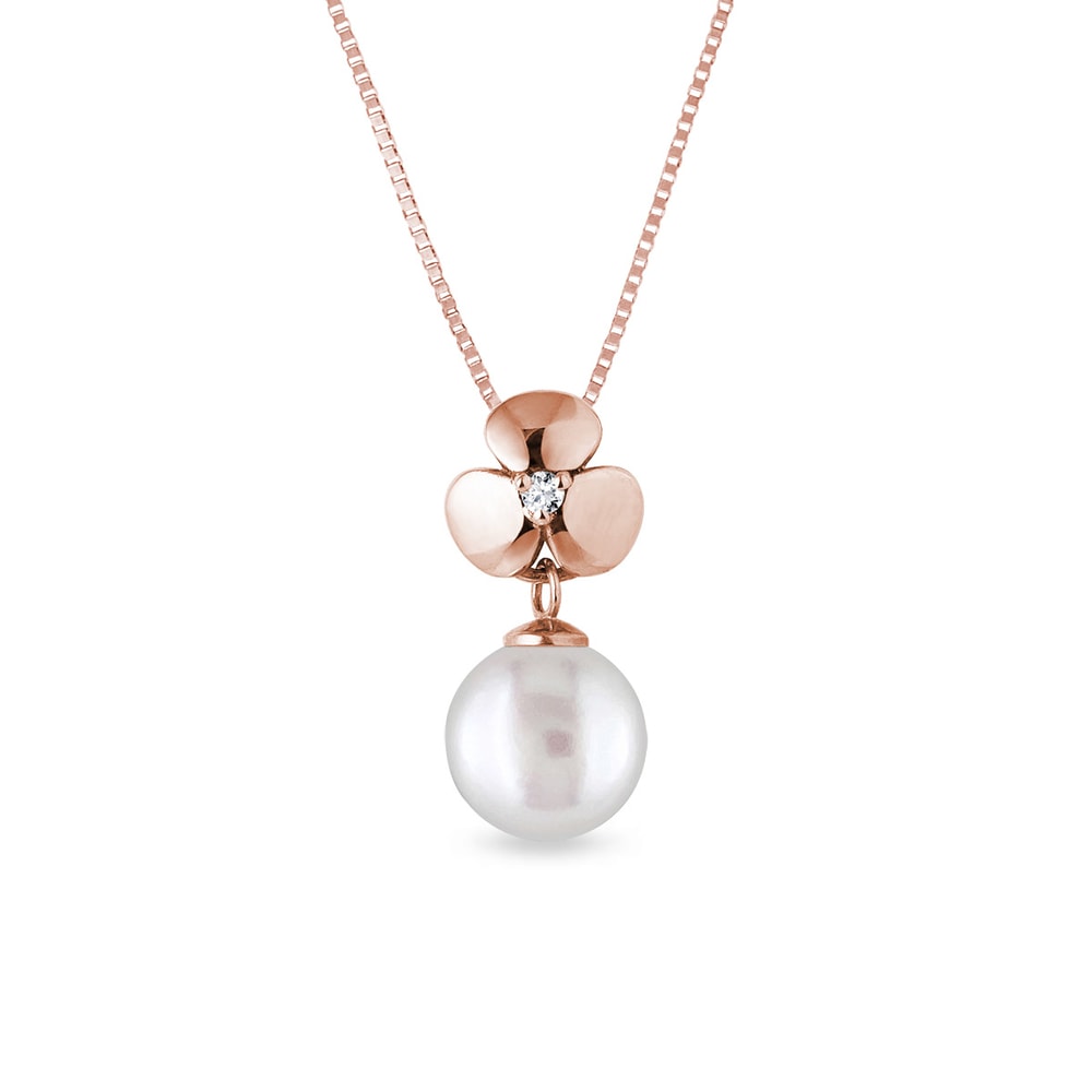 E-shop Přívěsek kytička s perlou v růžovém zlatě