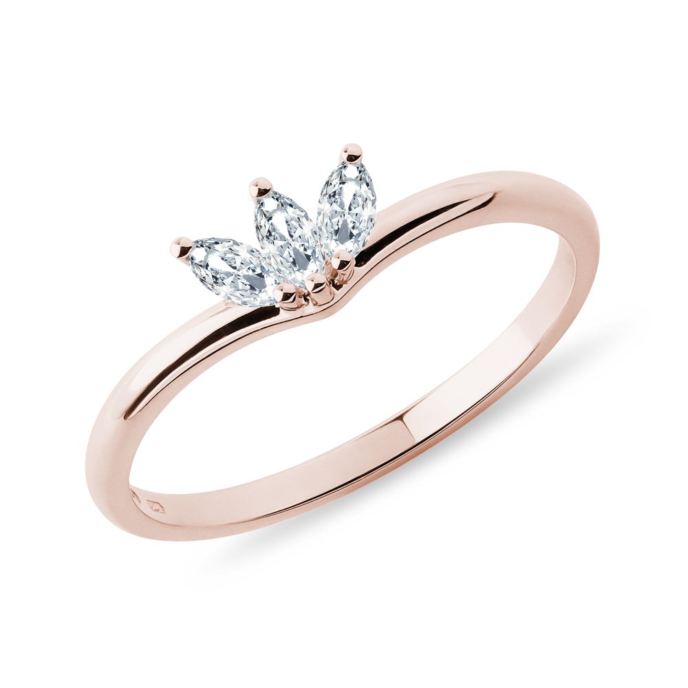 E-shop Prsten z růžového zlata s 3 diamanty v brusu markýza