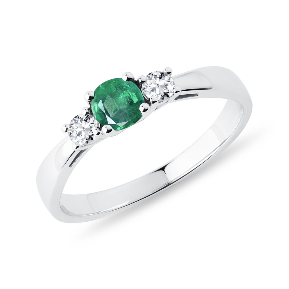 Smaragdový prsten s diamanty v bílém zlatě KLENOTA