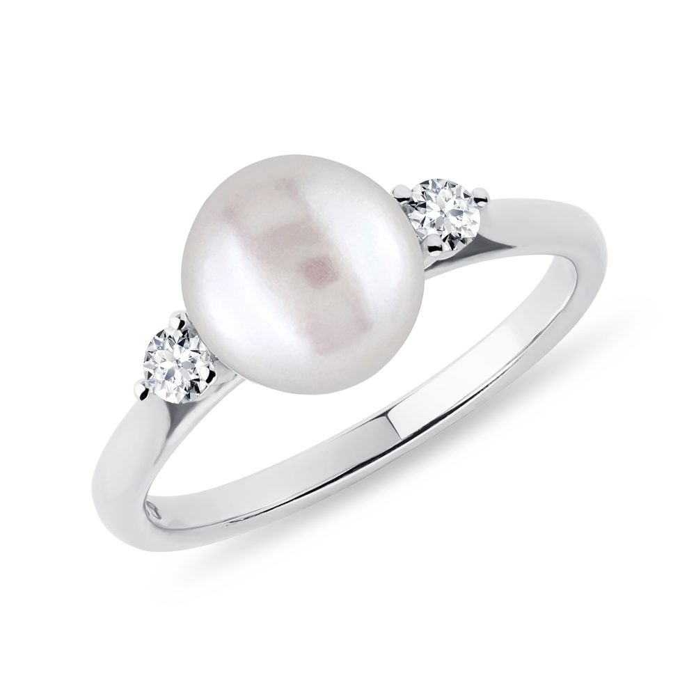 E-shop Prsten s perlou a brilianty v bílém zlatě