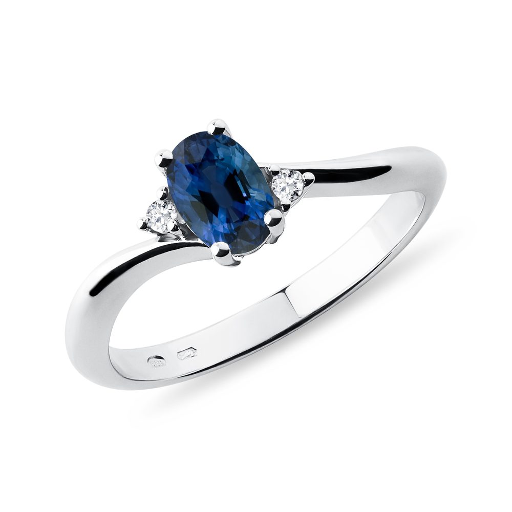 E-shop Safírový prsten s diamanty ve zlatě