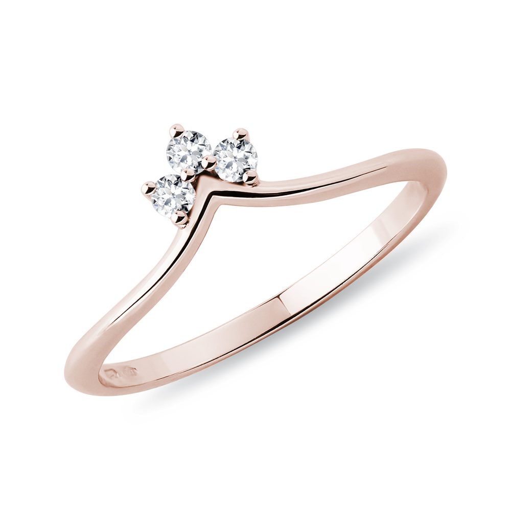 E-shop Chevron prsten z růžového zlata se třemi diamanty