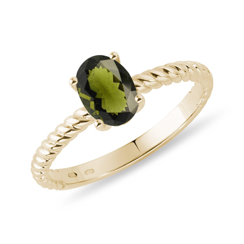 E-shop Zlatý prsten s oválným vltavínem