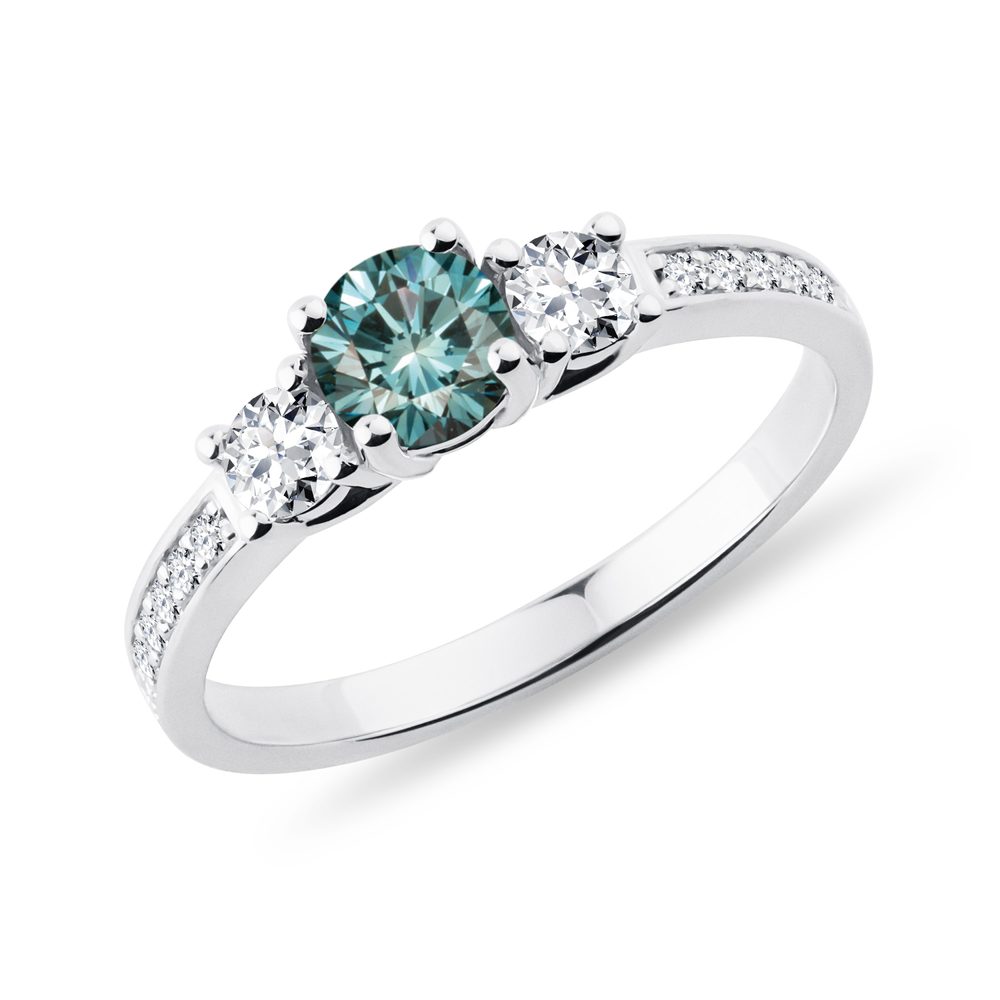 Prsten s modrým a bílými diamanty v bílém zlatě KLENOTA