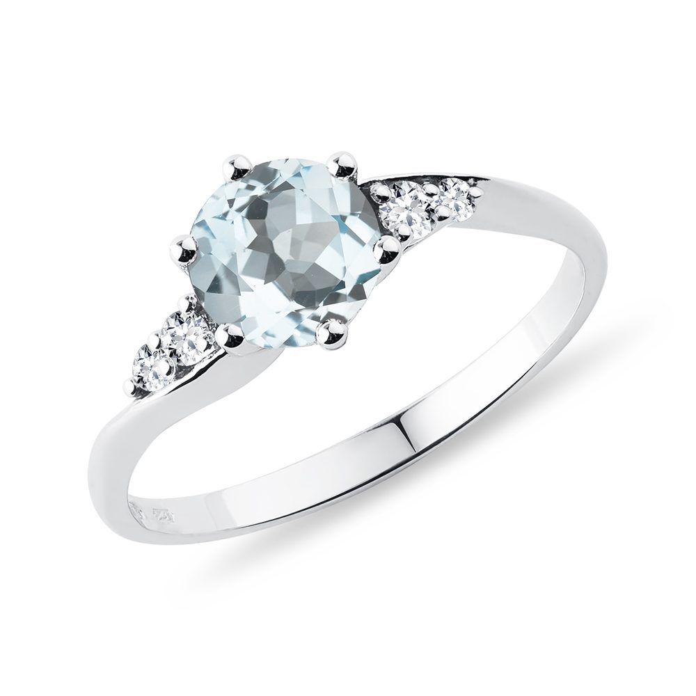 E-shop Prsten s akvamarínem a diamanty v bílém zlatě