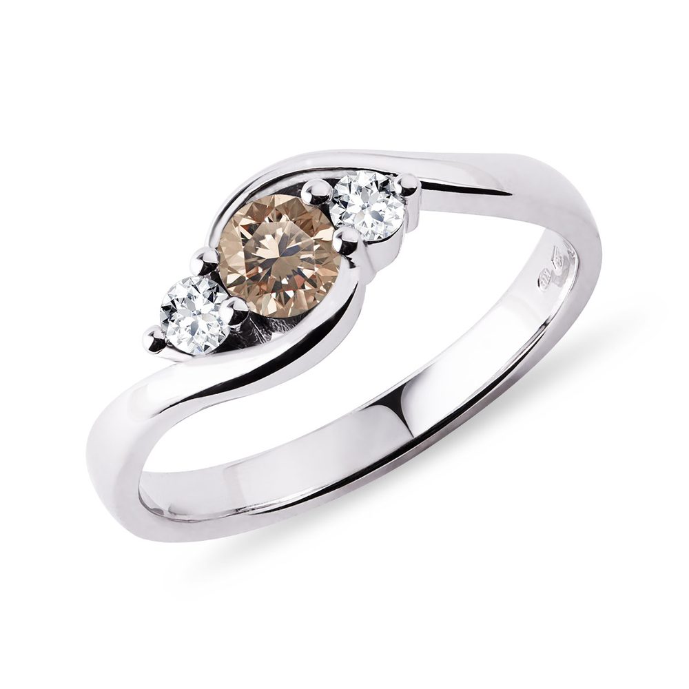 E-shop Prsten z bílého zlata se champagne a čirými diamanty