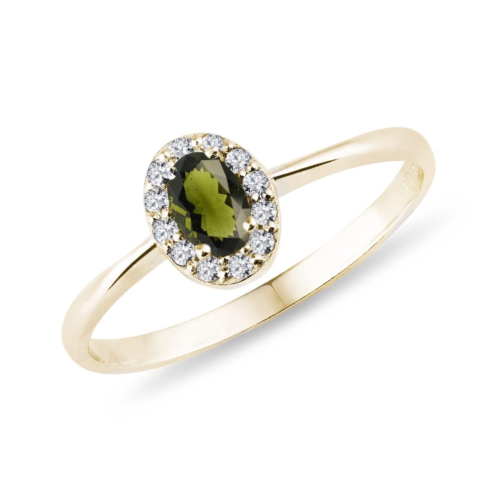 E-shop Diamantový prsten s vltavínem ve žlutém zlatě