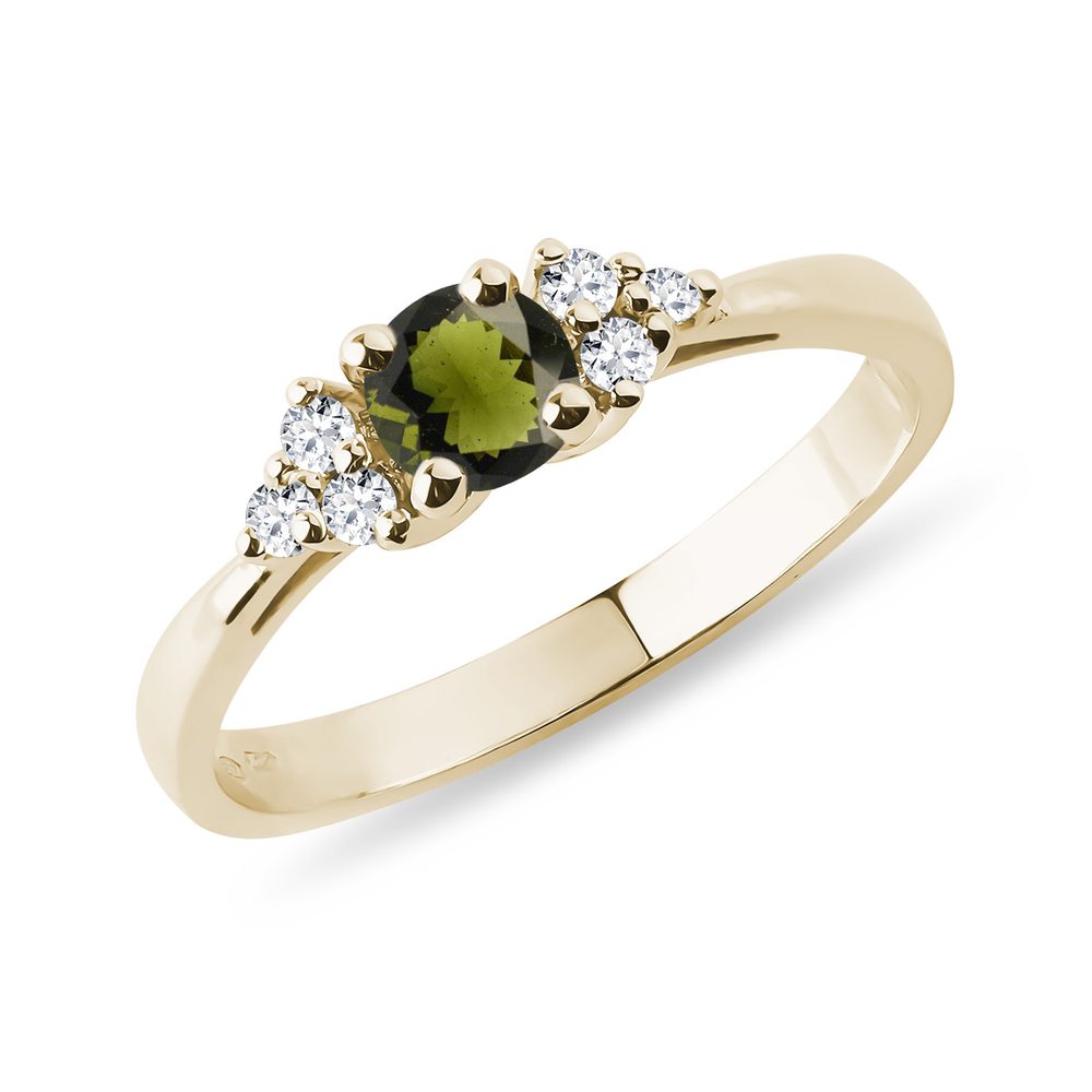 E-shop Prsten s vltavínem a diamanty ve žlutém zlatě