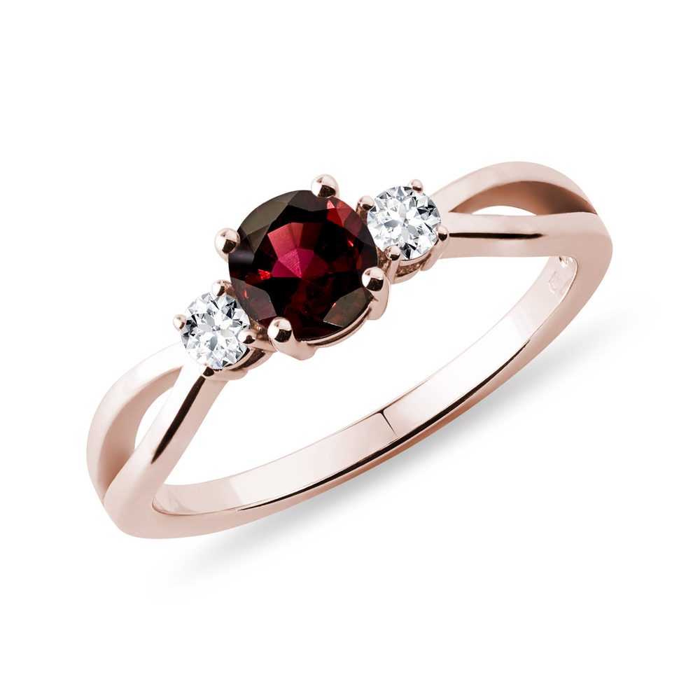 E-shop Prsten s kulatým granátem a diamanty v růžovém zlatě