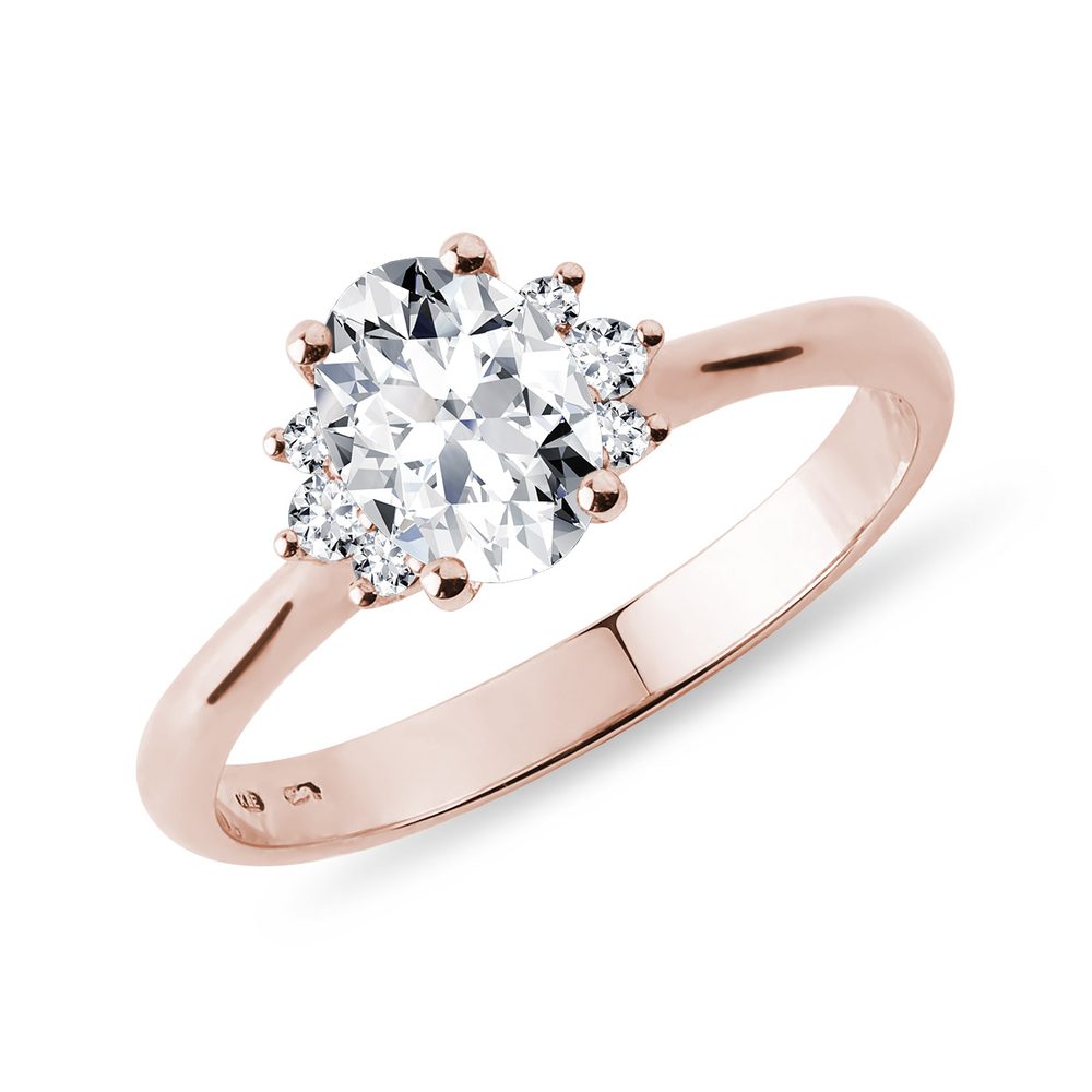 E-shop Zásnubní prsten z růžového zlata s oválným diamantem