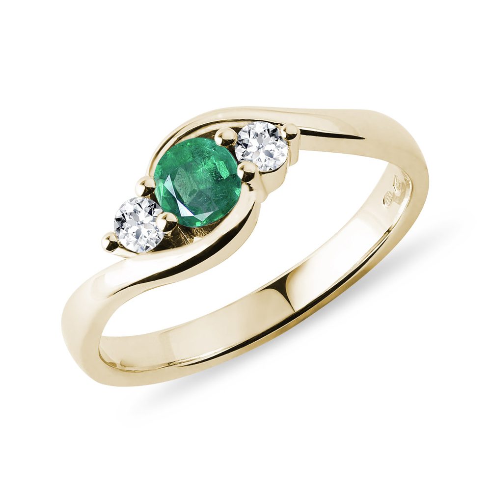 E-shop Zlatý prsten s kulatým smaragdem a brilianty
