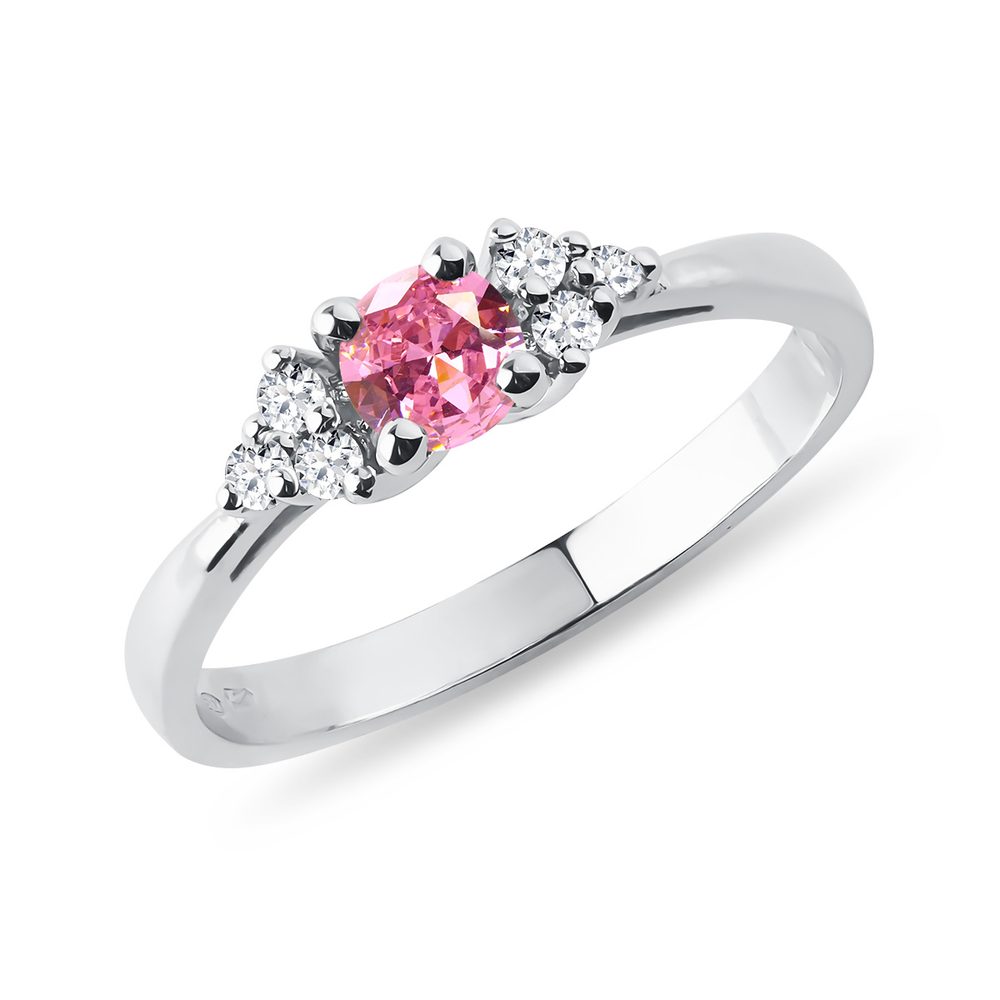 E-shop Zlatý prsten s růžovým safírem a diamanty