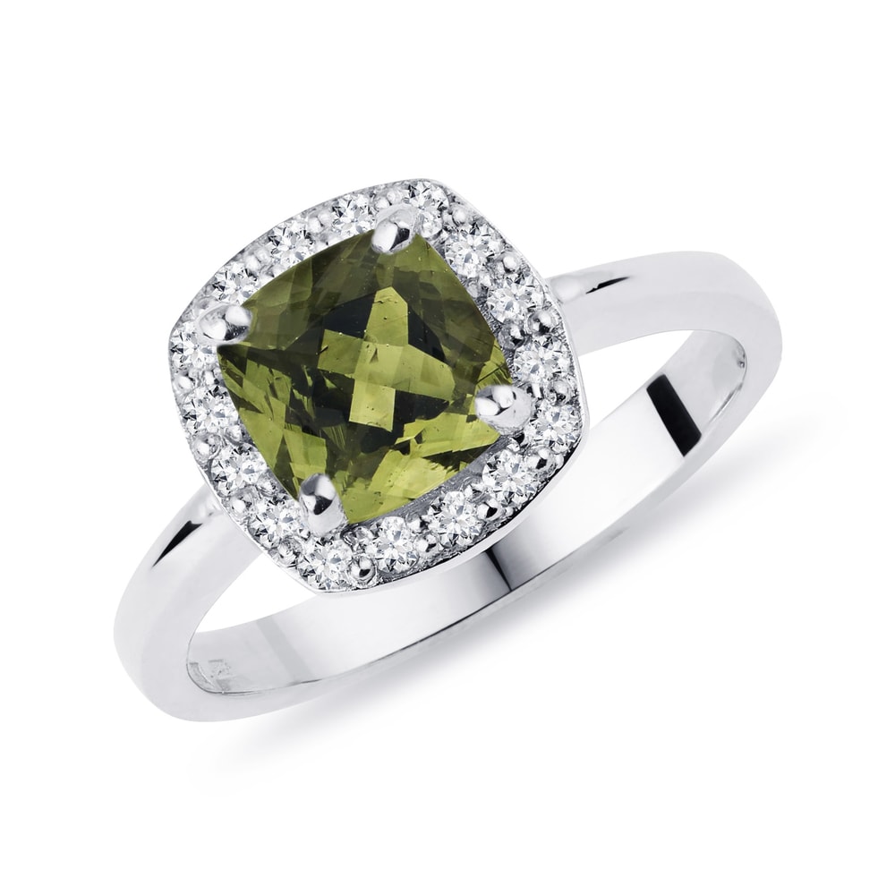 E-shop Prsten v bílém zlatě s vltavínem a diamanty
