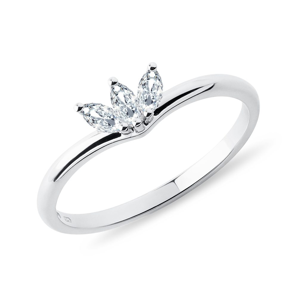E-shop Prsten z bílého zlata s 3 diamanty v brusu markýza