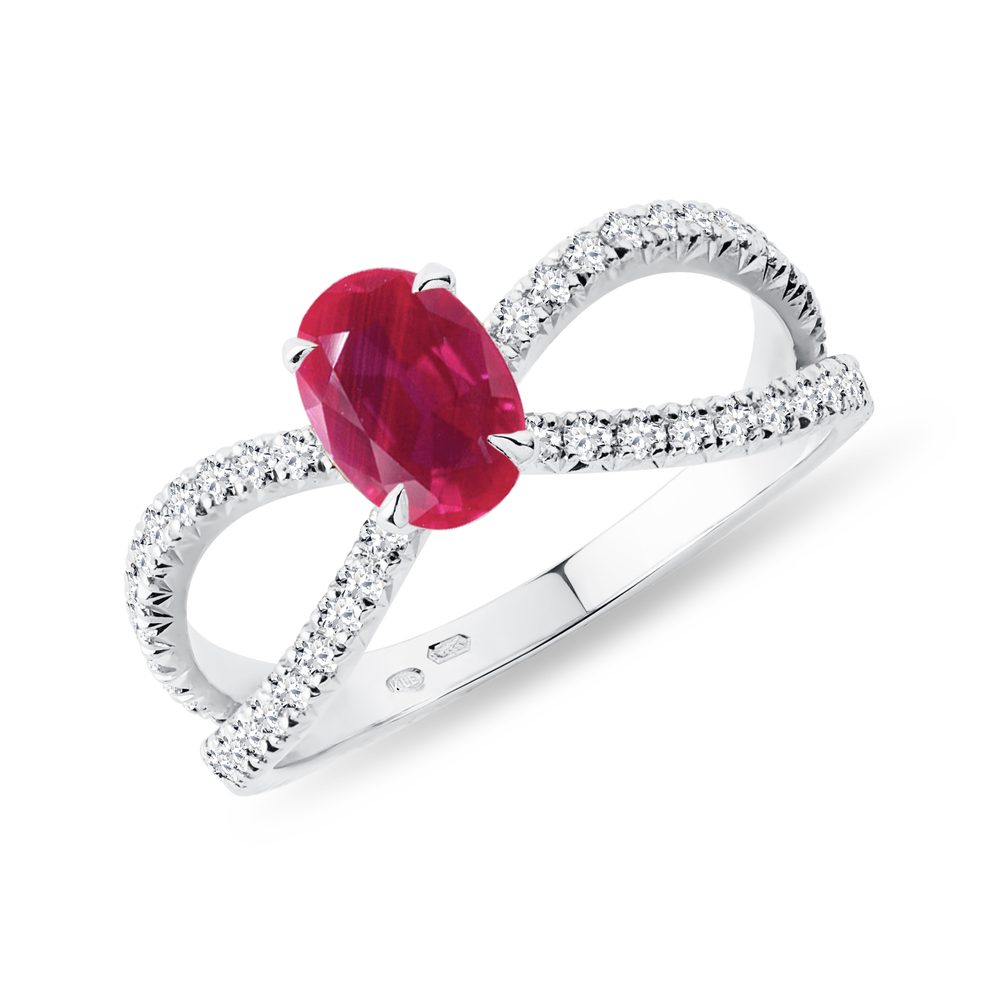 Luxusní diamantový prsten s rubínem v bílém 14k zlatě KLENOTA