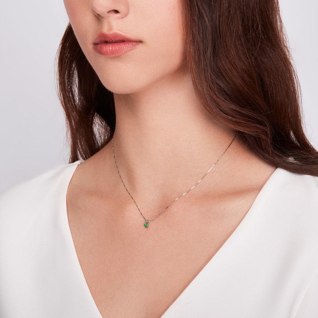Smaragdový náhrdelník z bílého zlata | KLENOTA