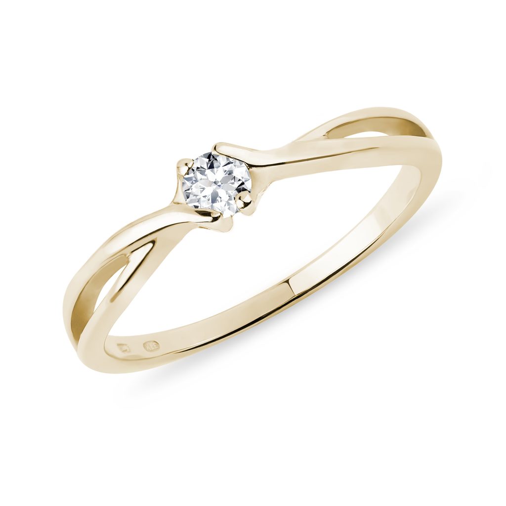 Yellow gold ring with a diamond | KLENOTA