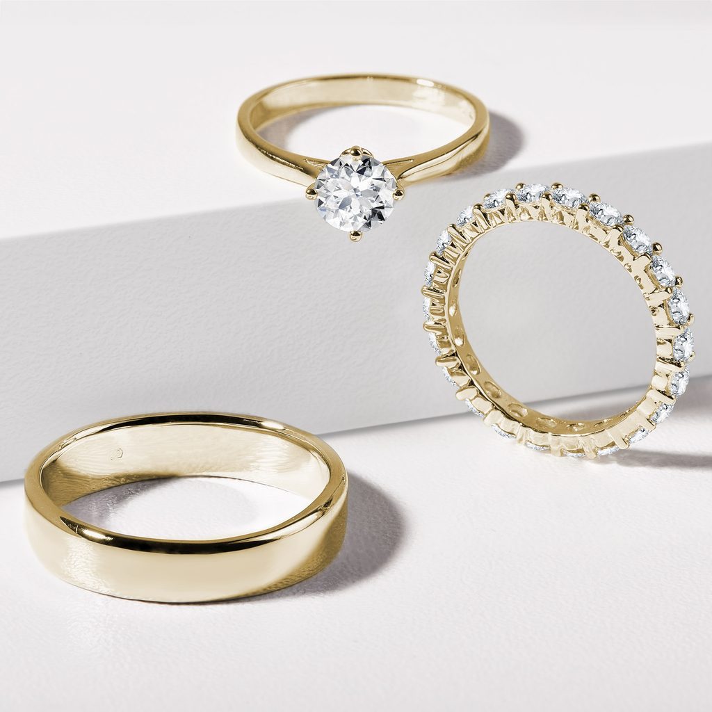 Eternity and Shiny Finish Wedding Ring Set in Yellow Gold | KLENOTA