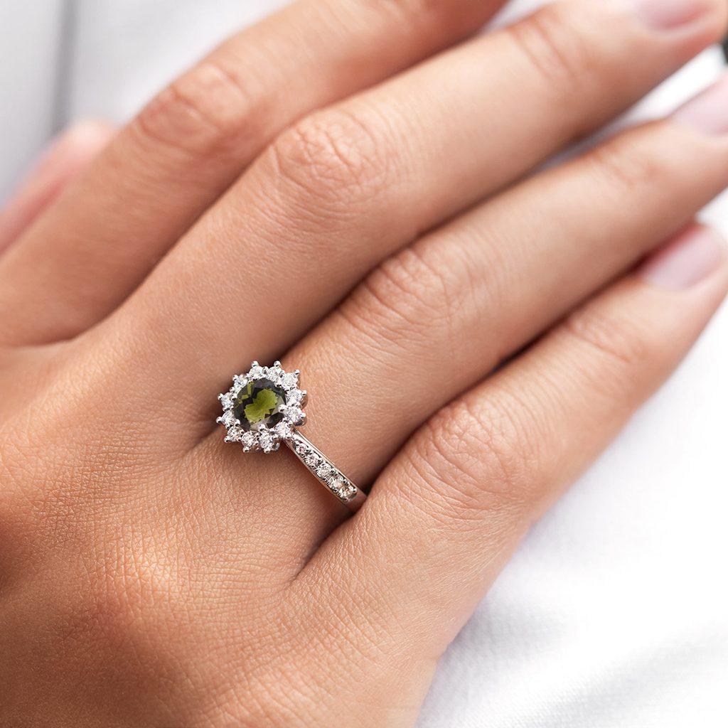 Moldavite ring with diamonds in white gold | KLENOTA