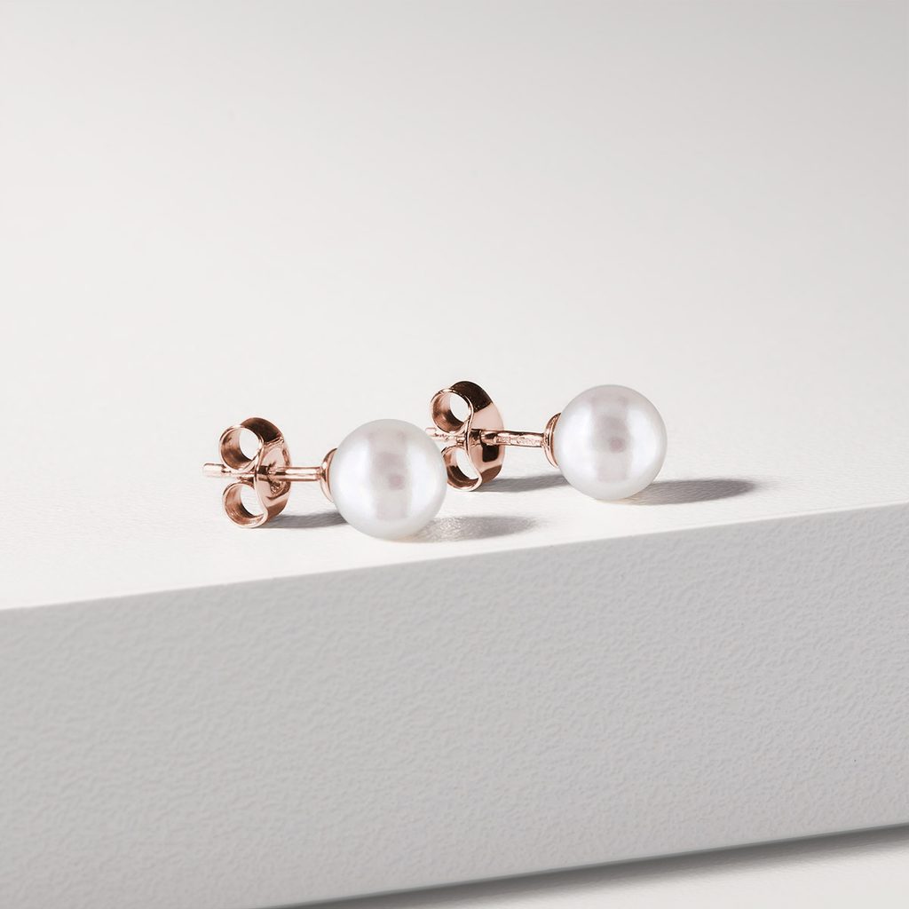 Pearl stud earrings in rose gold | KLENOTA