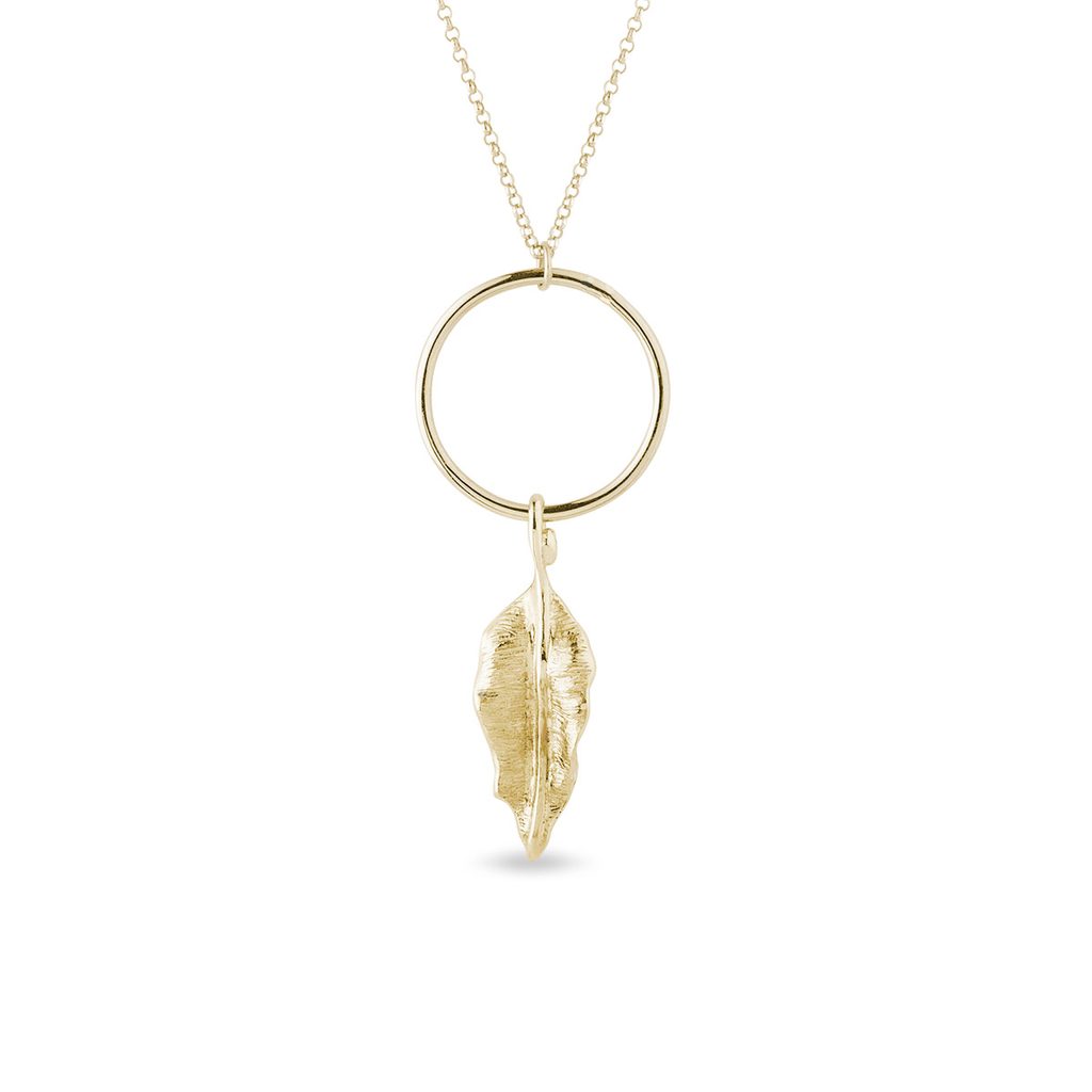 Zlatý náhrdelník s velkým lístkem na kruhu | KLENOTA