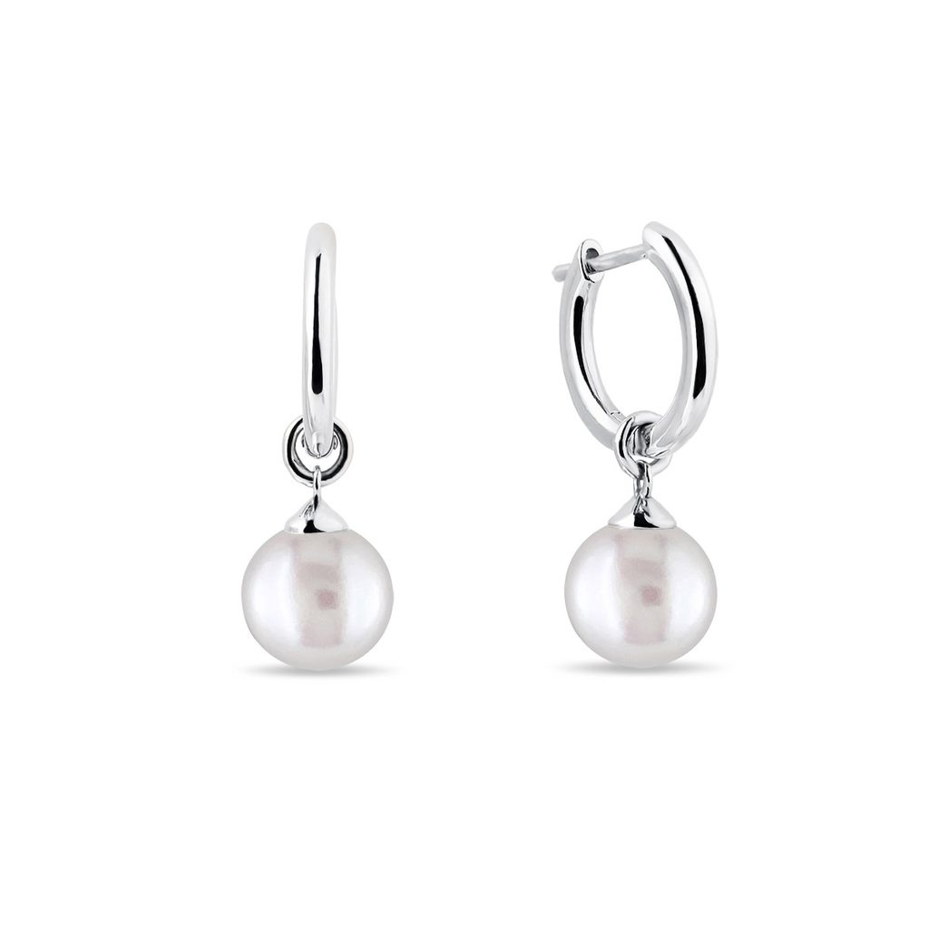 Pearl hoop earrings in white gold | KLENOTA