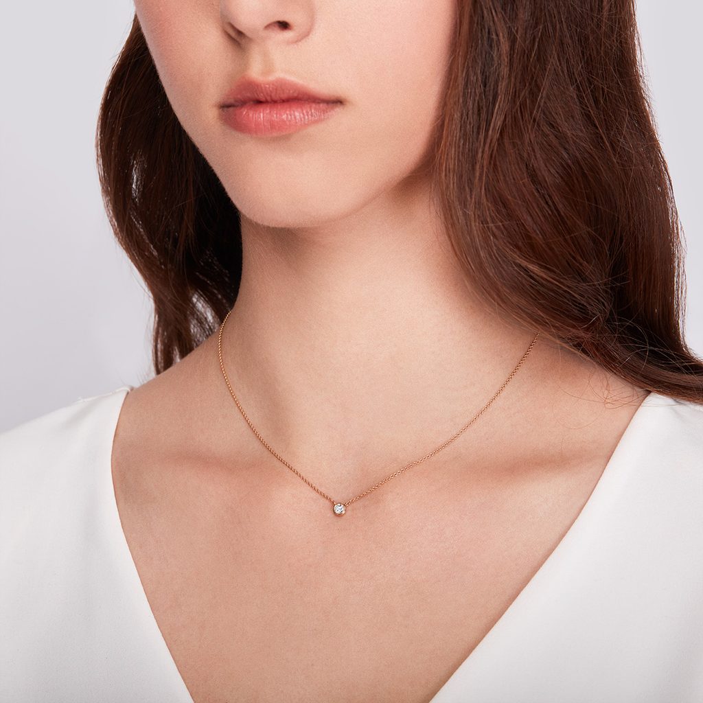 Rose Gold Necklace with Bezel Diamond | KLENOTA