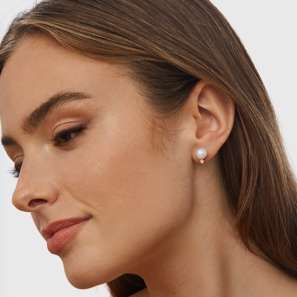 Pearl and bezel cut diamond earrings in rose gold | KLENOTA