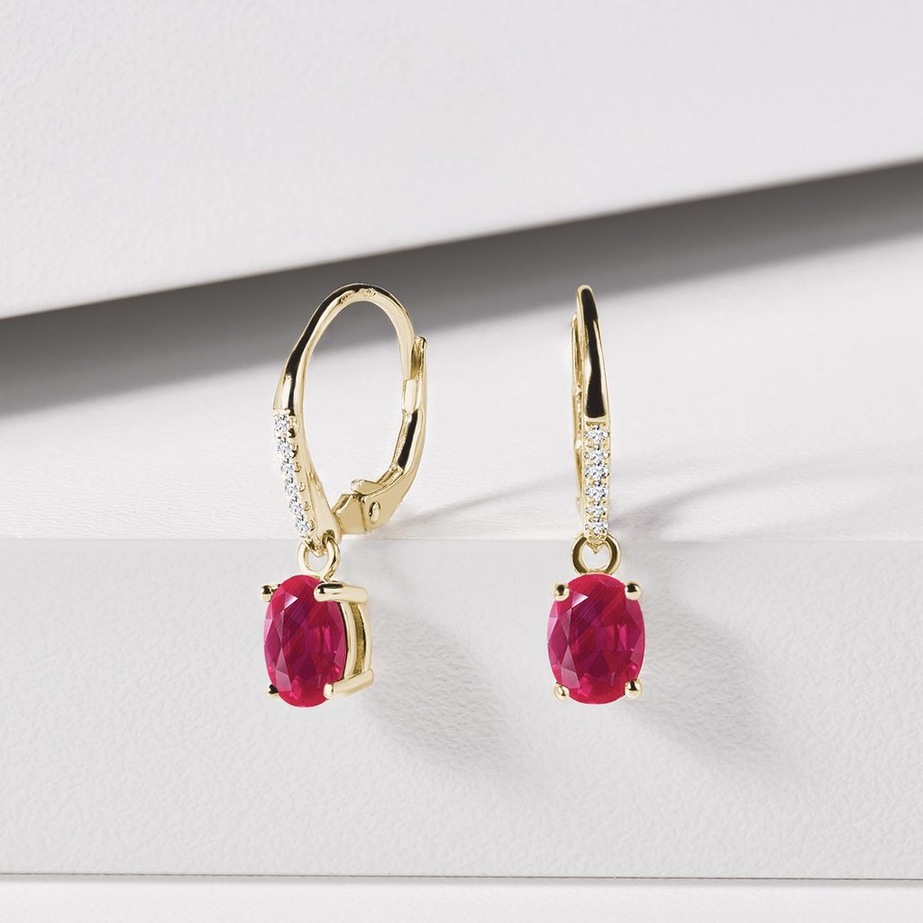 Boucles d'oreilles en or jaune avec rubis et diamants | KLENOTA