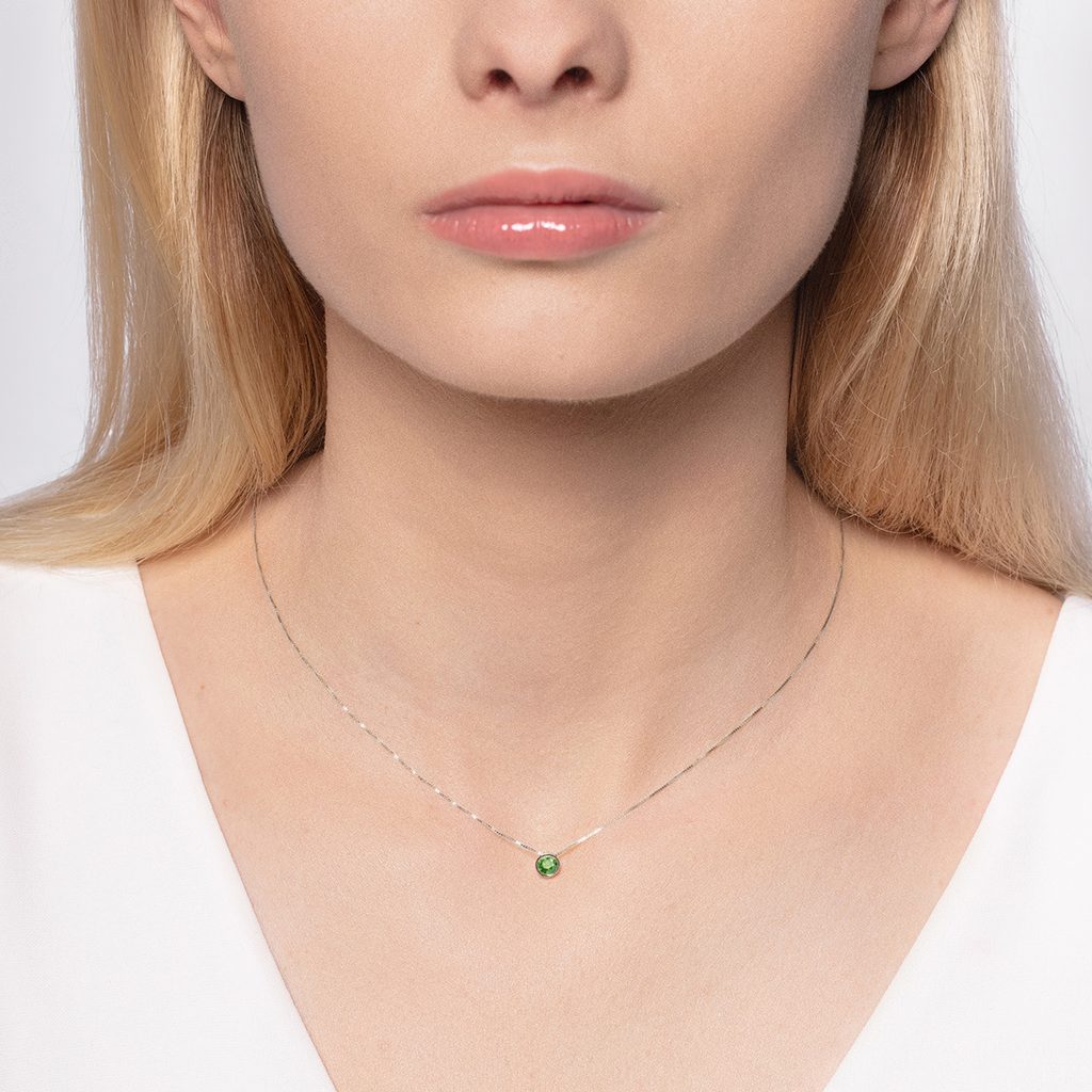 Collier avec diamant vert en or blanc 14 ct | KLENOTA