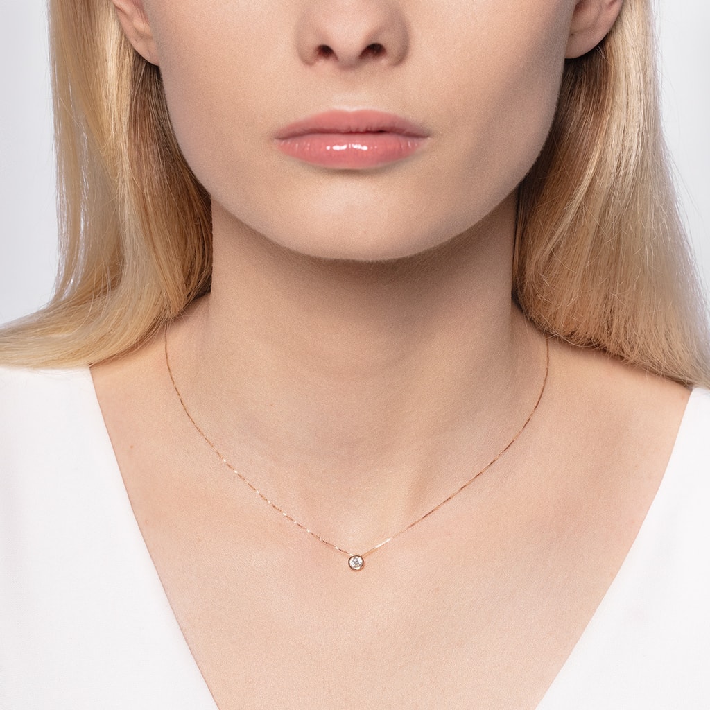 Halskette aus Roségold mit einem 0,25 ct Bezel-Diamant | KLENOTA