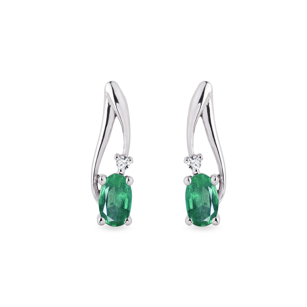 Elegant Emerald Earrings in White Gold | KLENOTA