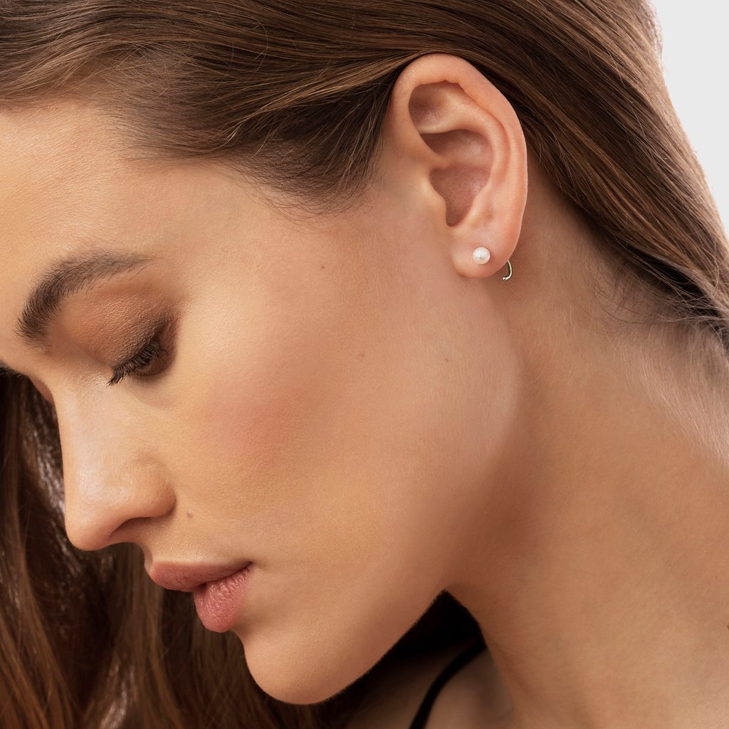 Boucle d'oreille unique en or blanc avec perle | KLENOTA
