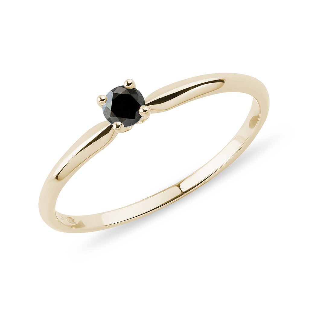 Zásnubní prsten s černým diamantem ve žlutém zlatě | KLENOTA