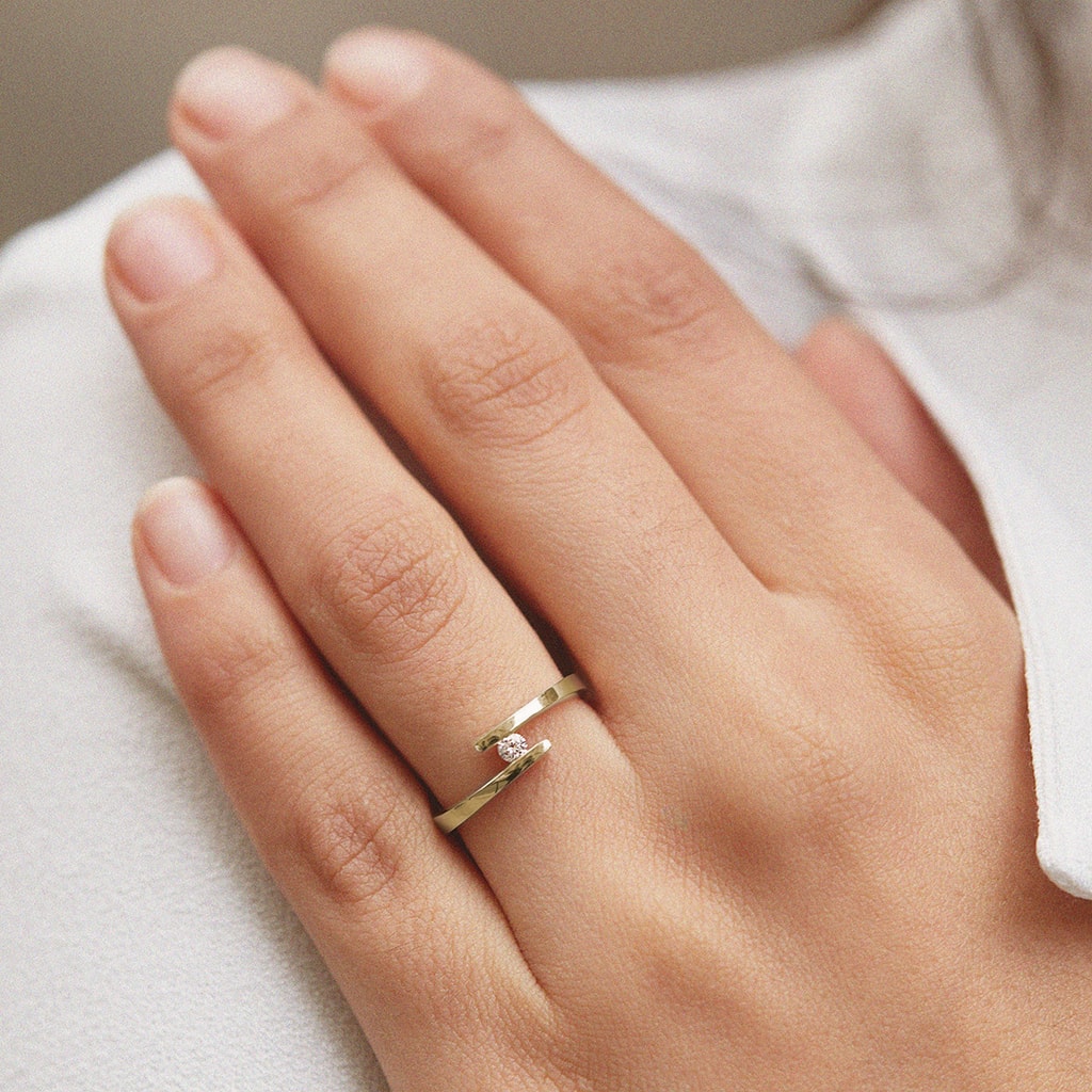 Minimalist yellow diamond ring | KLENOTA