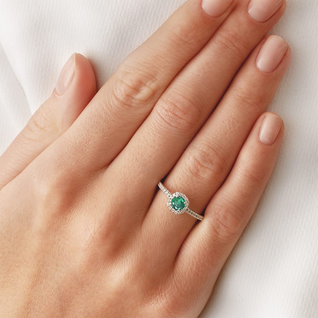 Eye-Catching Diamond and Emerald Ring