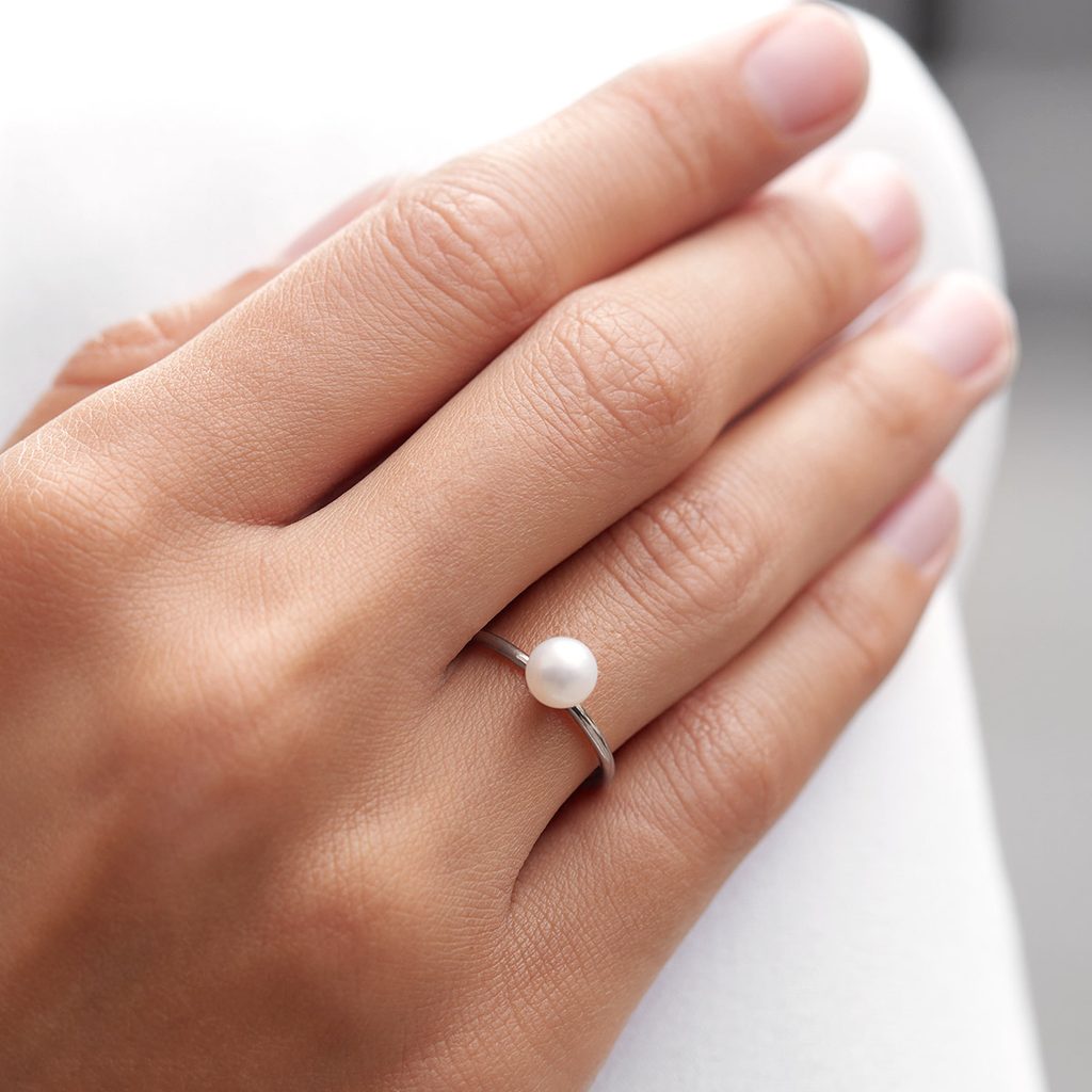 6 mm freshwater pearl ring in white gold | KLENOTA