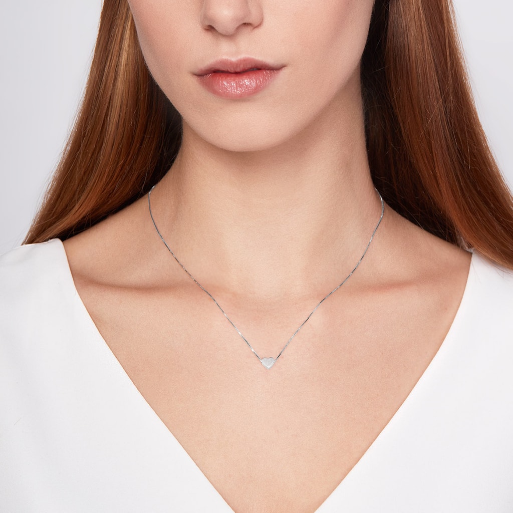 Heart-shaped Pendant Necklace in White Gold | KLENOTA