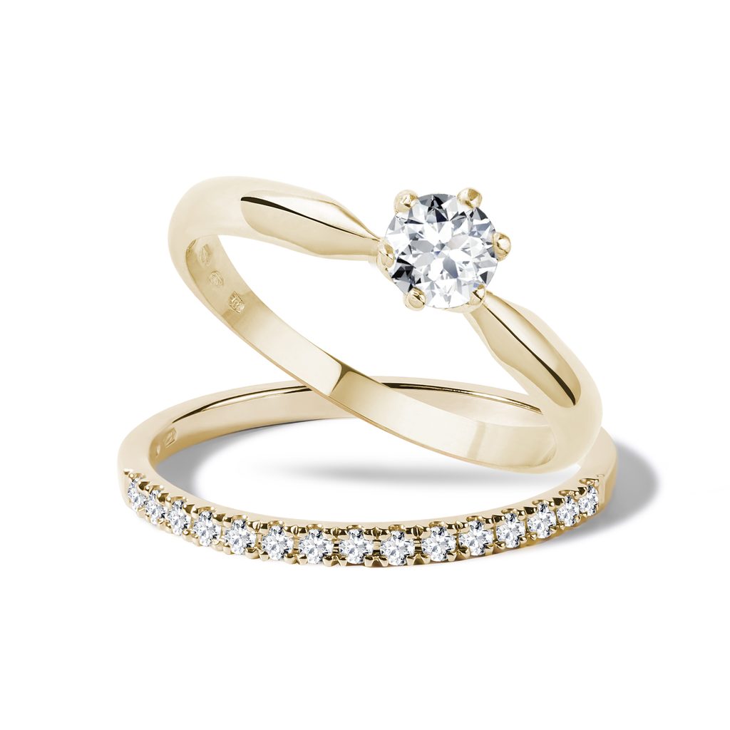 Diamond engagement ring set in yellow gold | KLENOTA