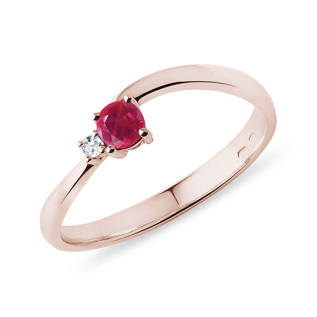 Briliantový prsten waves s rubínem v růžovém zlatě | KLENOTA