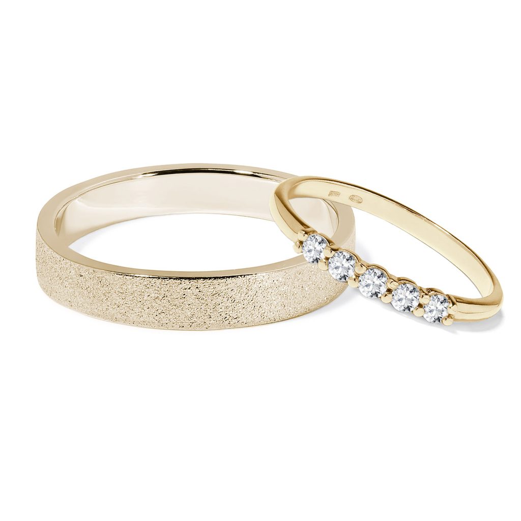 Zlaté snubní prsteny mat a diamanty | KLENOTA