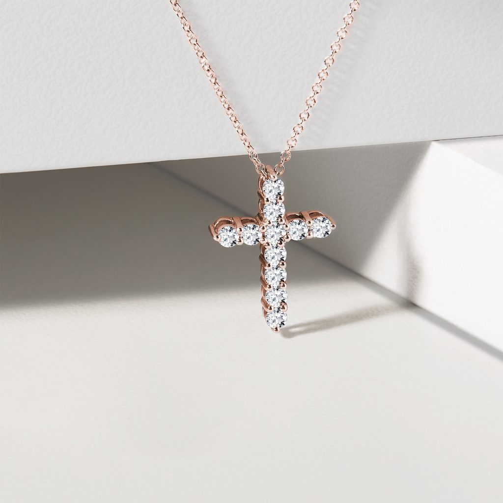 Collier en or rose avec pendentif en croix et diamants | KLENOTA