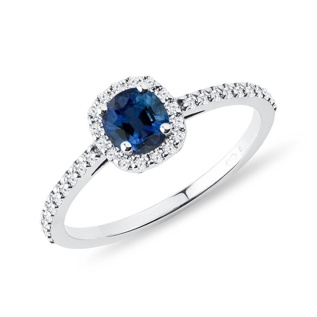 Sapphire and diamond engagement ring in white gold | KLENOTA