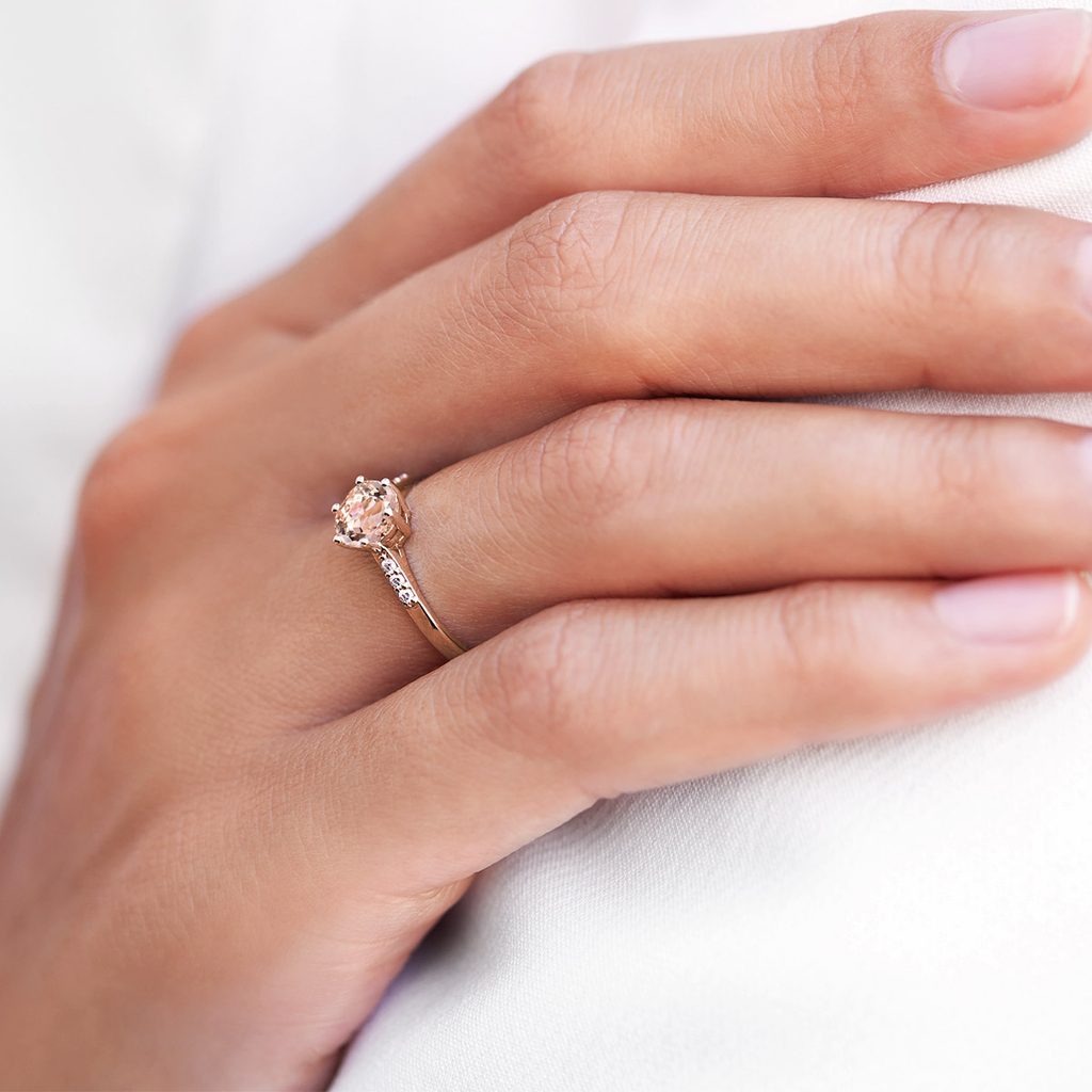 Zásnubný prsteň ružové zlato s morganitom a diamantmi | KLENOTA