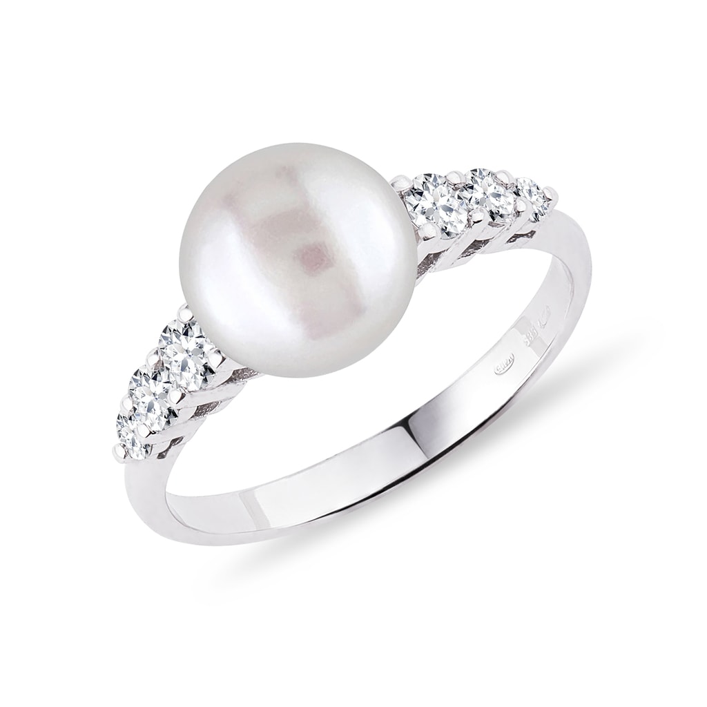 Prsten z bílého zlata s perlou a diamanty | KLENOTA