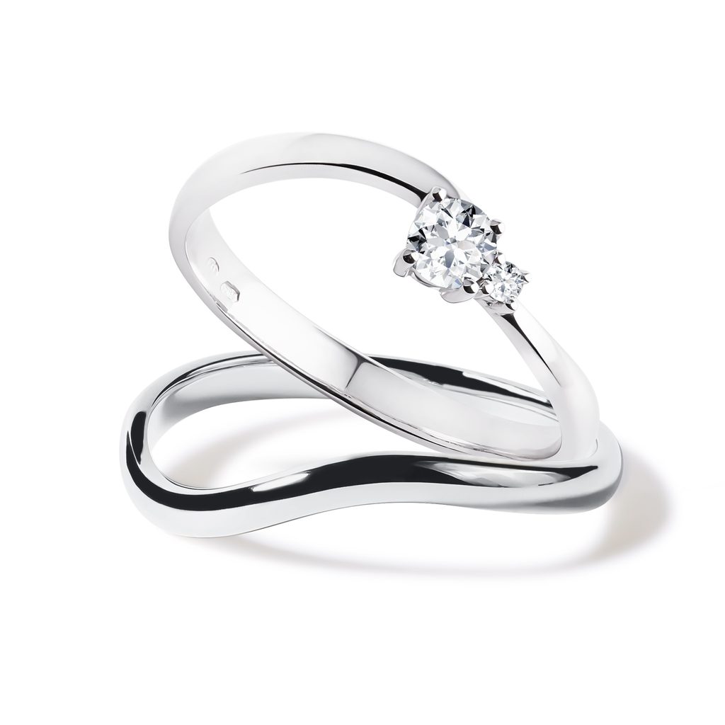 Modern diamond engagement set in white gold | KLENOTA