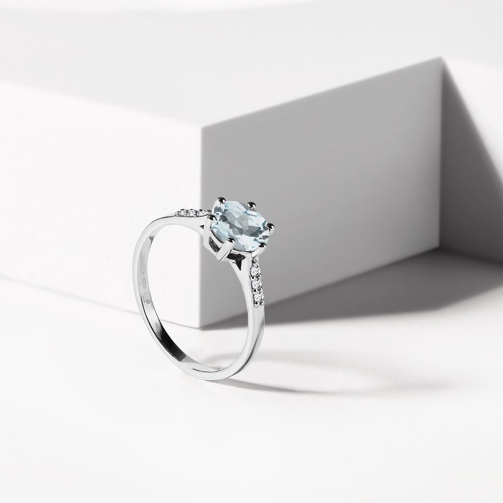 Aquamarine and diamond ring in 14kt gold | KLENOTA