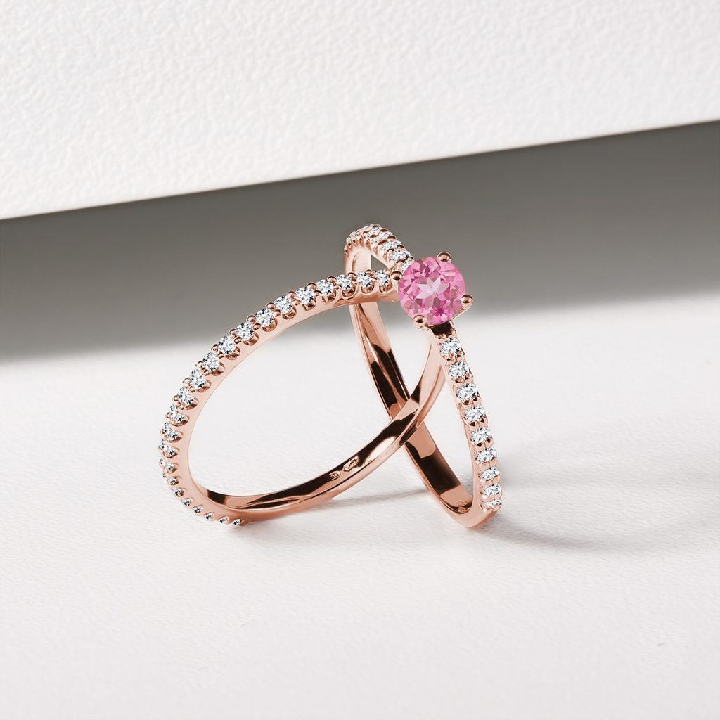 Pink sapphire and diamond ring in rose gold | KLENOTA
