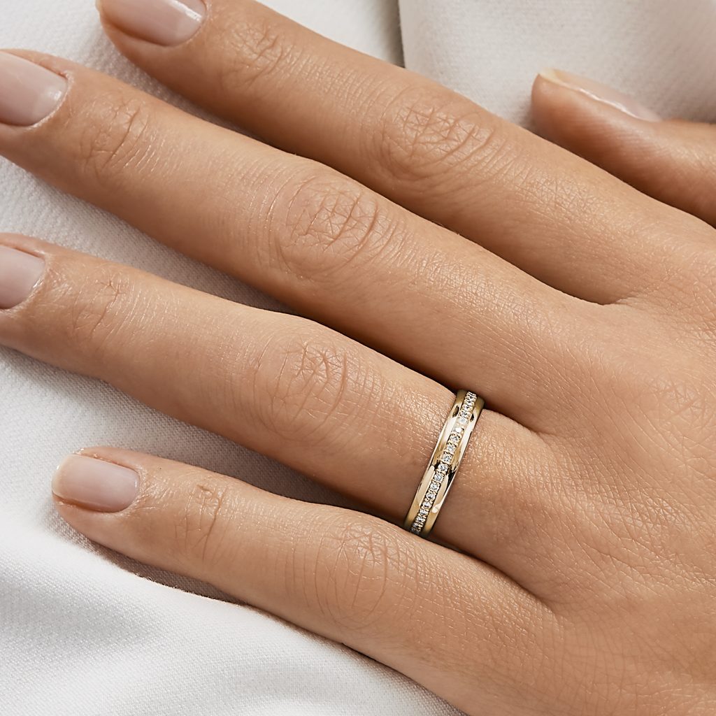 Diamond eternity wedding ring in 14k yellow gold | KLENOTA